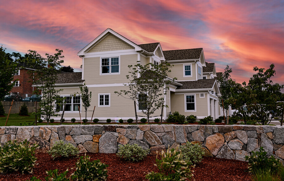 Building Photo - Townhomes at 285