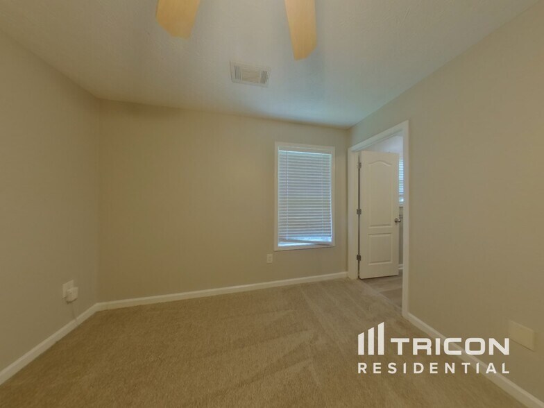 Building Photo - 1032 Wedgewood Ct NE