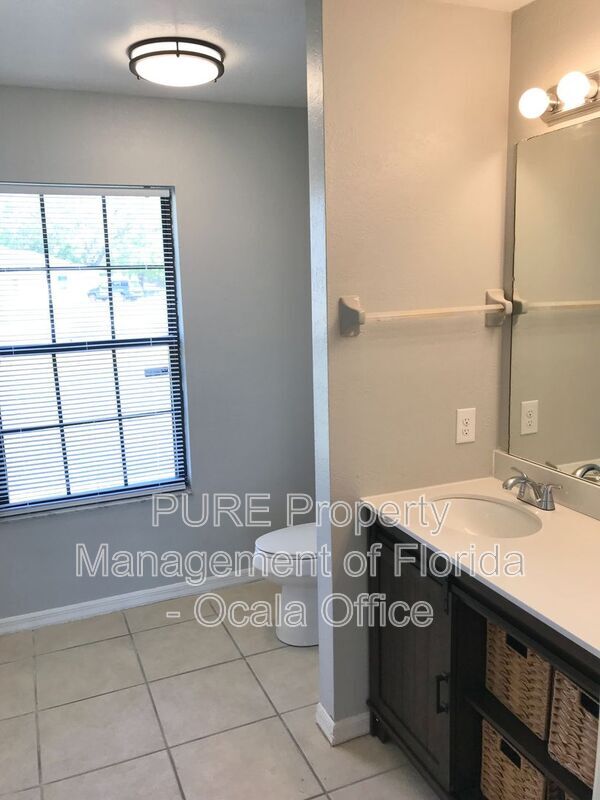 Building Photo - 24 Dogwood Dr Ct