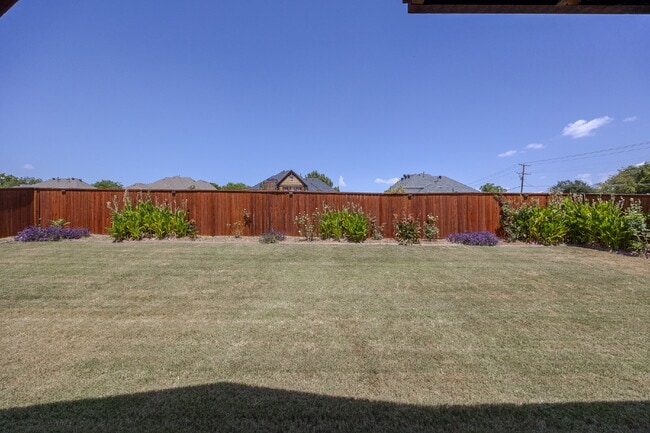 Building Photo - 10002 River Bend Dr