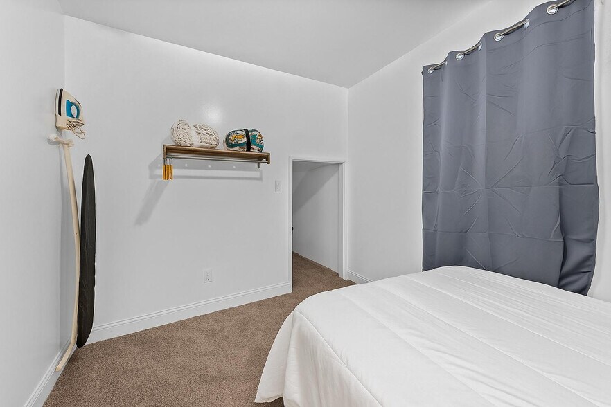 Building Photo - 4878 Tarnow St