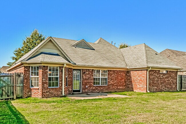 Building Photo - 8390 Pinnacle Dr