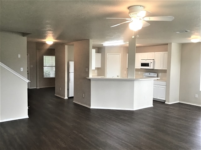 Building Photo - 9530 Belleclarie Ln