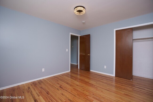 Building Photo - 35 McAlpin St