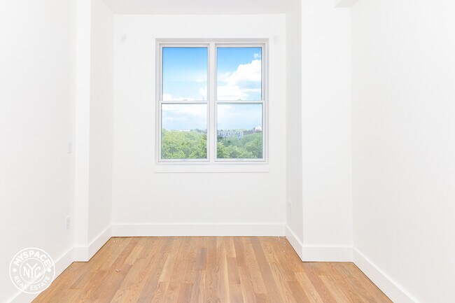 Building Photo - 581 Ocean Pkwy