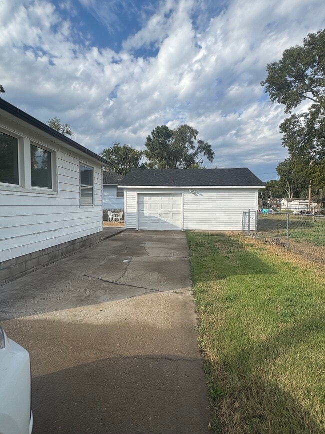 Building Photo - 449 S College Ave