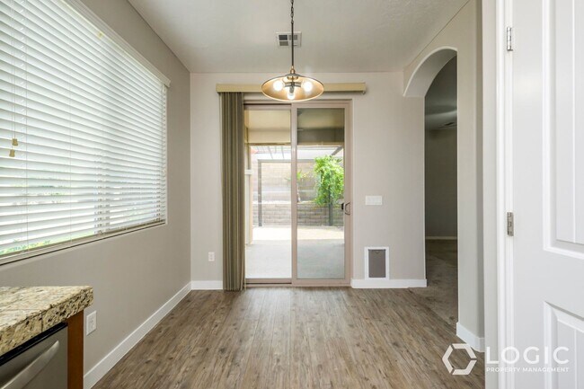 Building Photo - 2445 E White Horse Dr