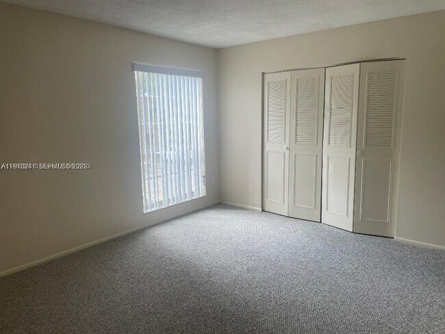 Building Photo - 10784 N Kendall Dr