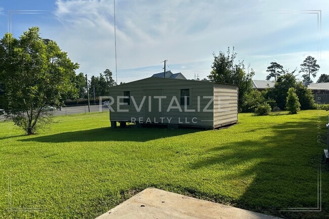 Building Photo - **Coming Soon** 3 Bedroom/2 Bathroom House...