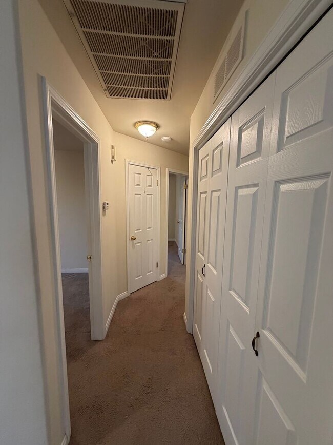 Building Photo - Take a look at this Gorgeous NW Bakersfield Home