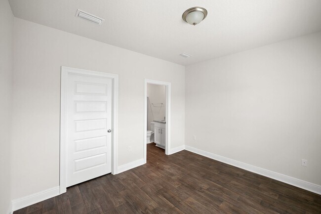 Building Photo - BRAND NEW HOME IN MAGNOLIA PINES!!!