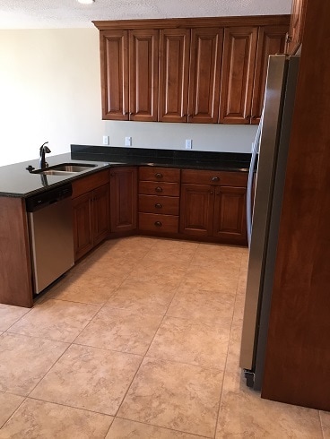 Building Photo - 400 Elk Valley Dr