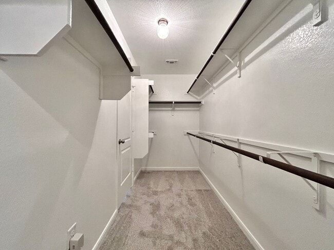 Building Photo - 1620 Bryant Dr