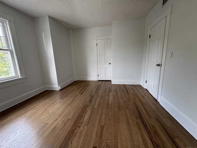 Building Photo - 66 Church Ln