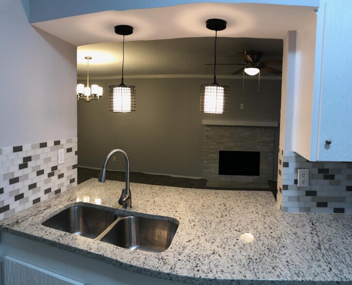 Building Photo - 5881 Preston View Blvd