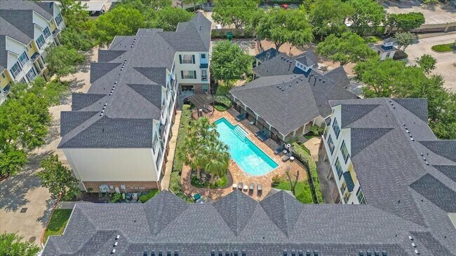 Building Photo - 9200 Westheimer Rd