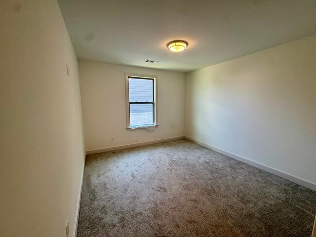 Building Photo - 595 Mount Laurel Dr