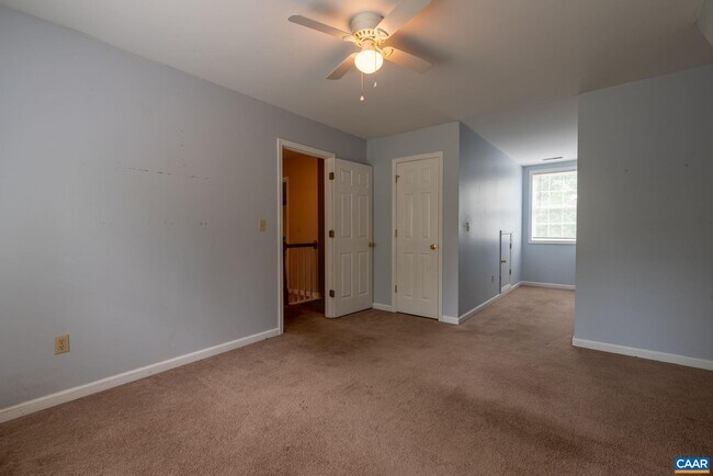 Building Photo - 497 Sunset Dr