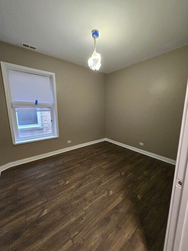 Building Photo - 4749 S Prairie Ave