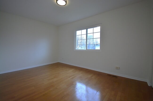 Building Photo - 1151 Longford Rd