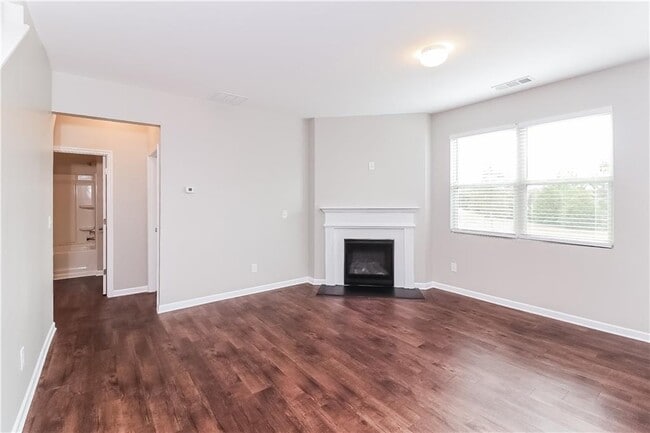 Building Photo - 315 Heritage Club Cir