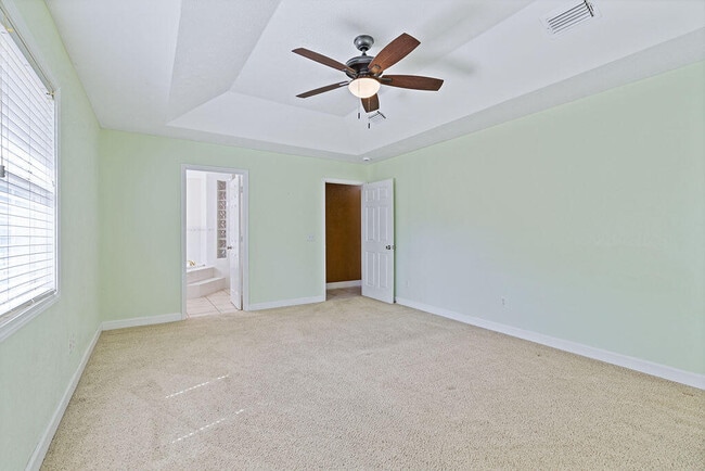 Building Photo - 208 Palm Cir