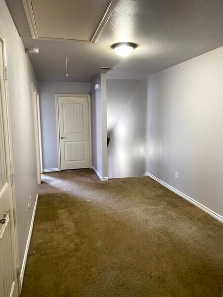 Building Photo - 906 Parkplace Ridge