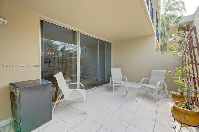 Building Photo - 10835 SW 112th Ave