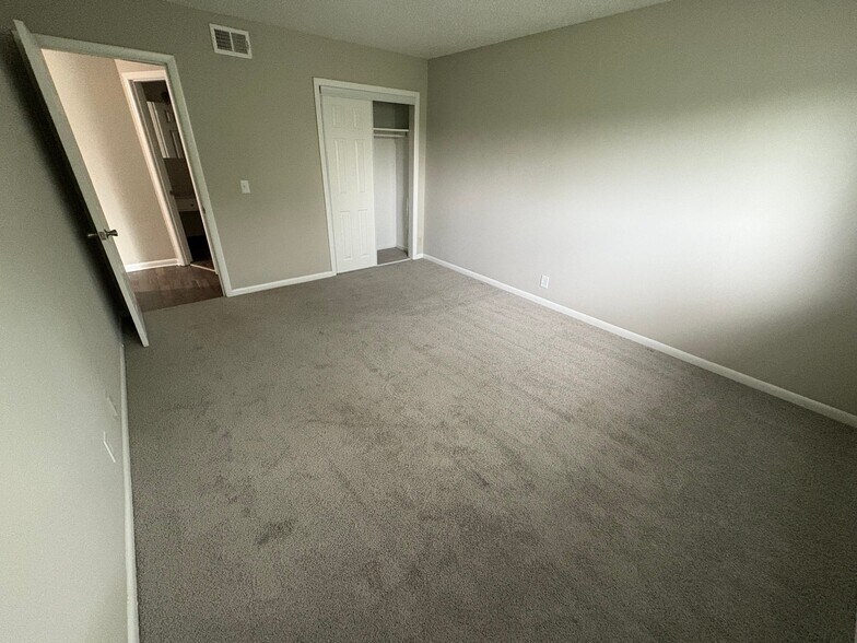 Building Photo - 1005 Hickory Hill Ln