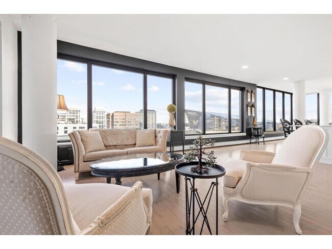 Building Photo - 740 Portland Ave