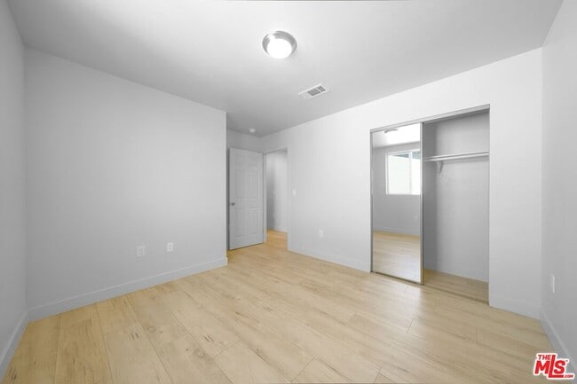 Building Photo - 236 W 84th Pl