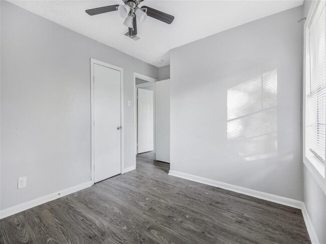 Building Photo - 3810 Lehall St
