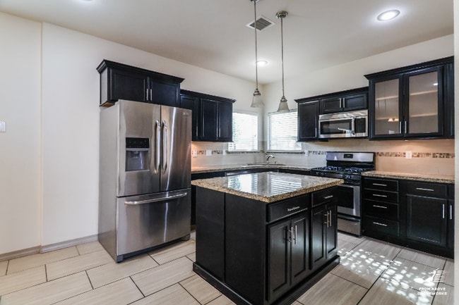 Building Photo - 3204 Merry Mdw