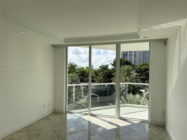 Building Photo - 2600 Island Blvd