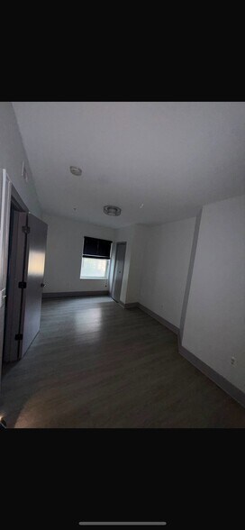 Building Photo - 311 Cathedral St