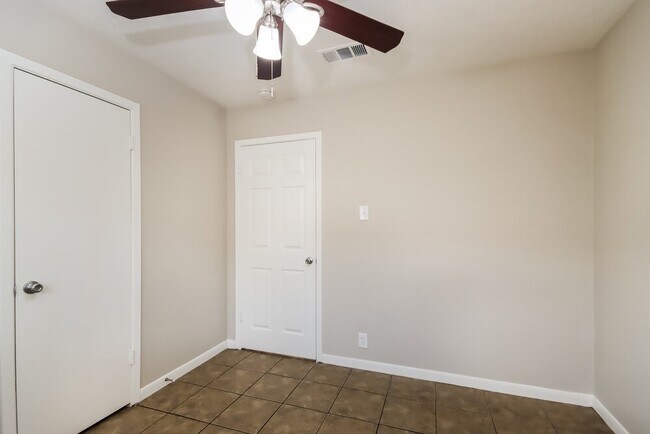Building Photo - 8514 Forest Point Dr