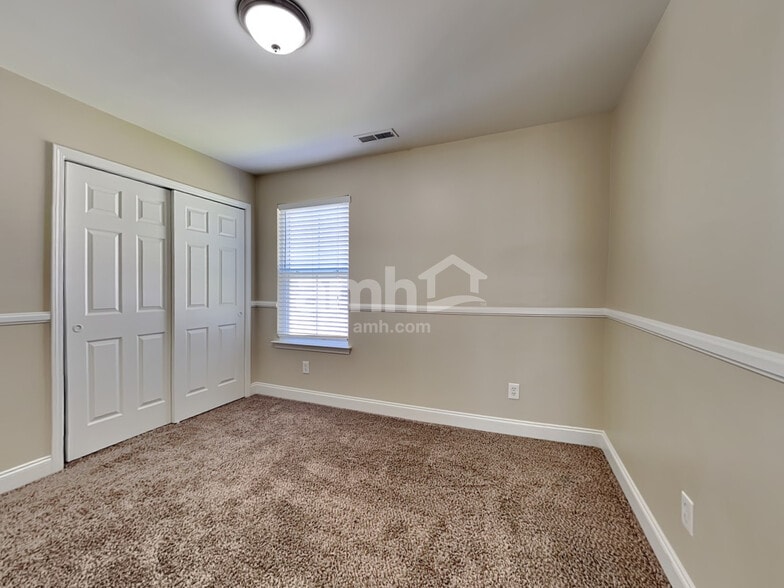 Building Photo - 284 Killarney Trl