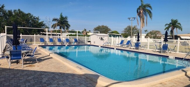 Building Photo - 373 Majesty Dr