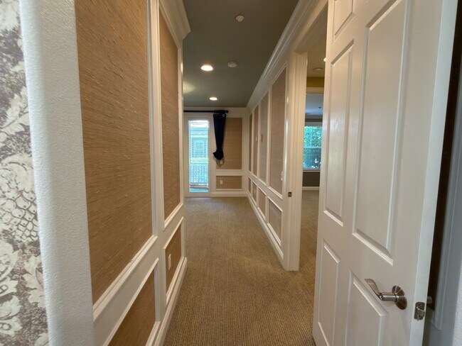 Building Photo - Modern 2BR/2BA Condo in Willow Glen Place Near Downtown San Jose. 2 Secured Parking Spots. Underg...