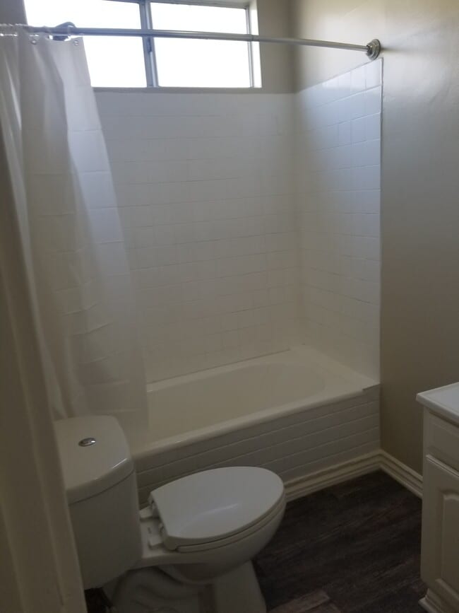 Building Photo - 420 N Rose Pl