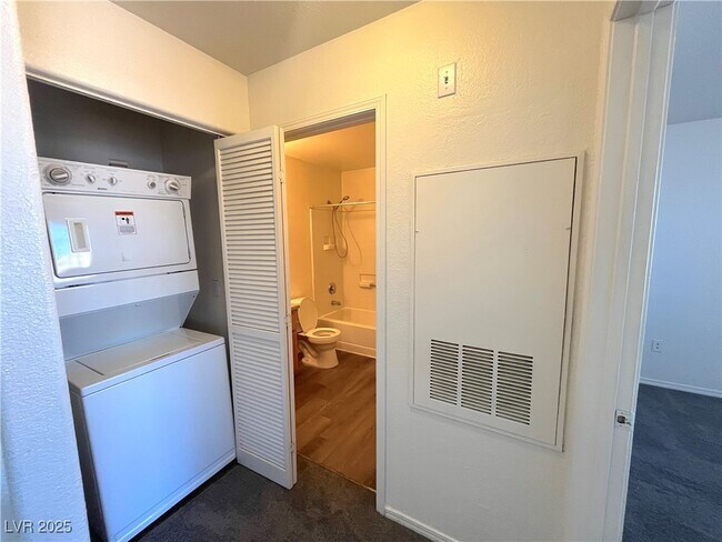 Building Photo - 4730 E Craig Rd