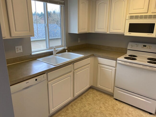 Building Photo - 13216 NE Salmon Creek Ave