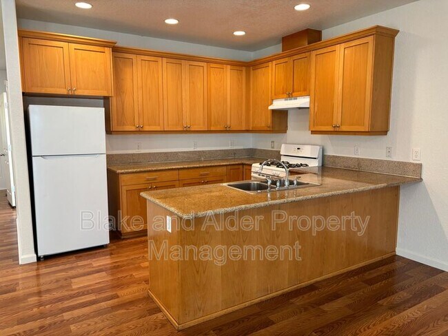 Building Photo - 347 Norway St NE