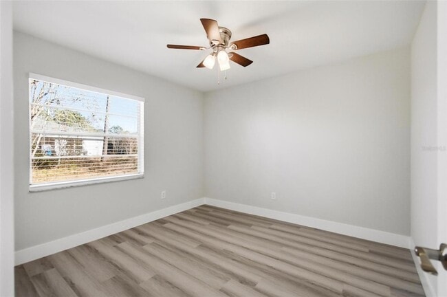 Building Photo - 123 Rae Dr