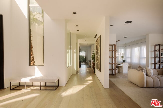 Building Photo - 13331 Mulholland Dr