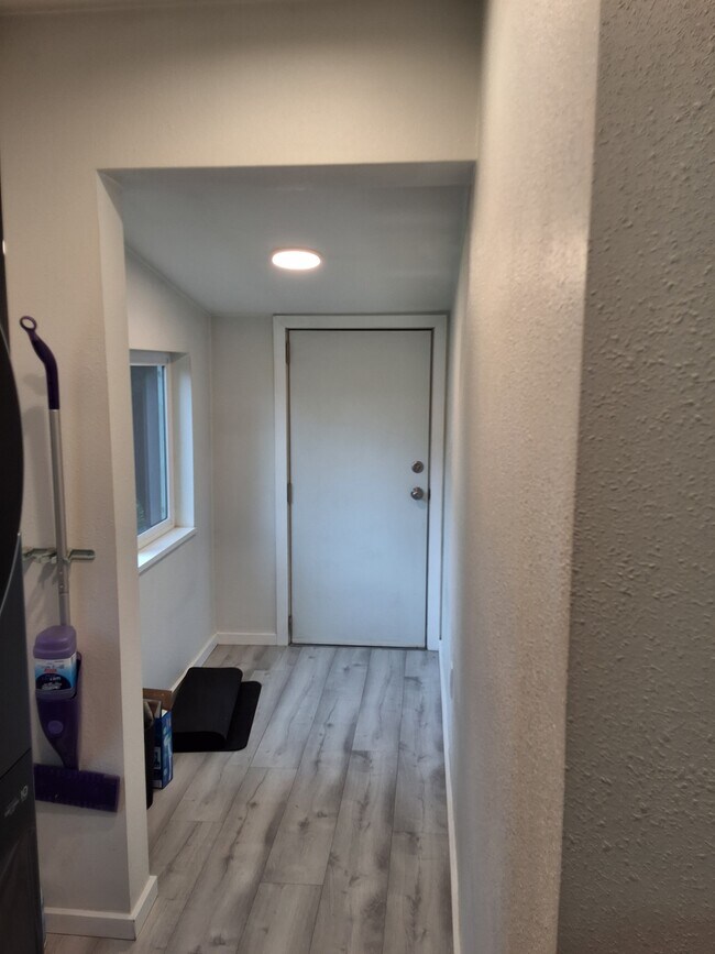 Building Photo - 720 S Southern St