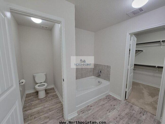 Building Photo - Charming 4 beds 2.5 baths in San Antonio