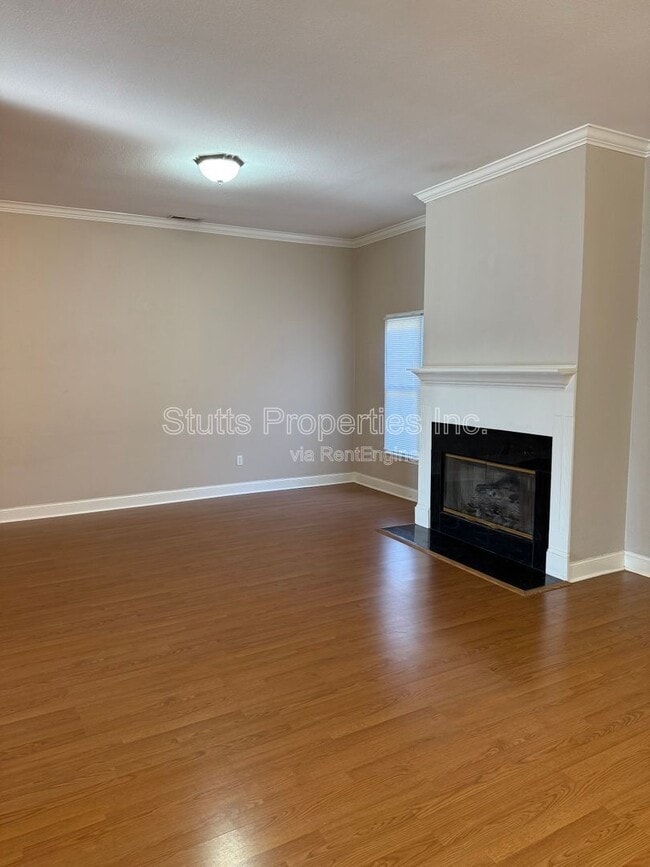 Building Photo - 202 S Cave St