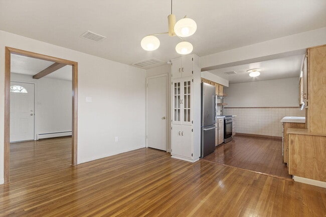 Building Photo - 340 Crown Point