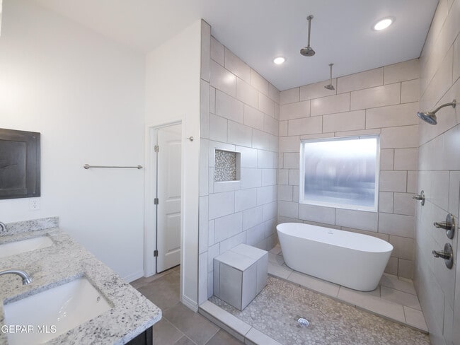 Building Photo - 913 Ada Ln